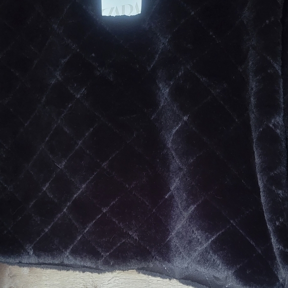 Zara Black Faux Fur Quilted Oversized Sweater Size Medium New with Tags - Picture 4 of 5